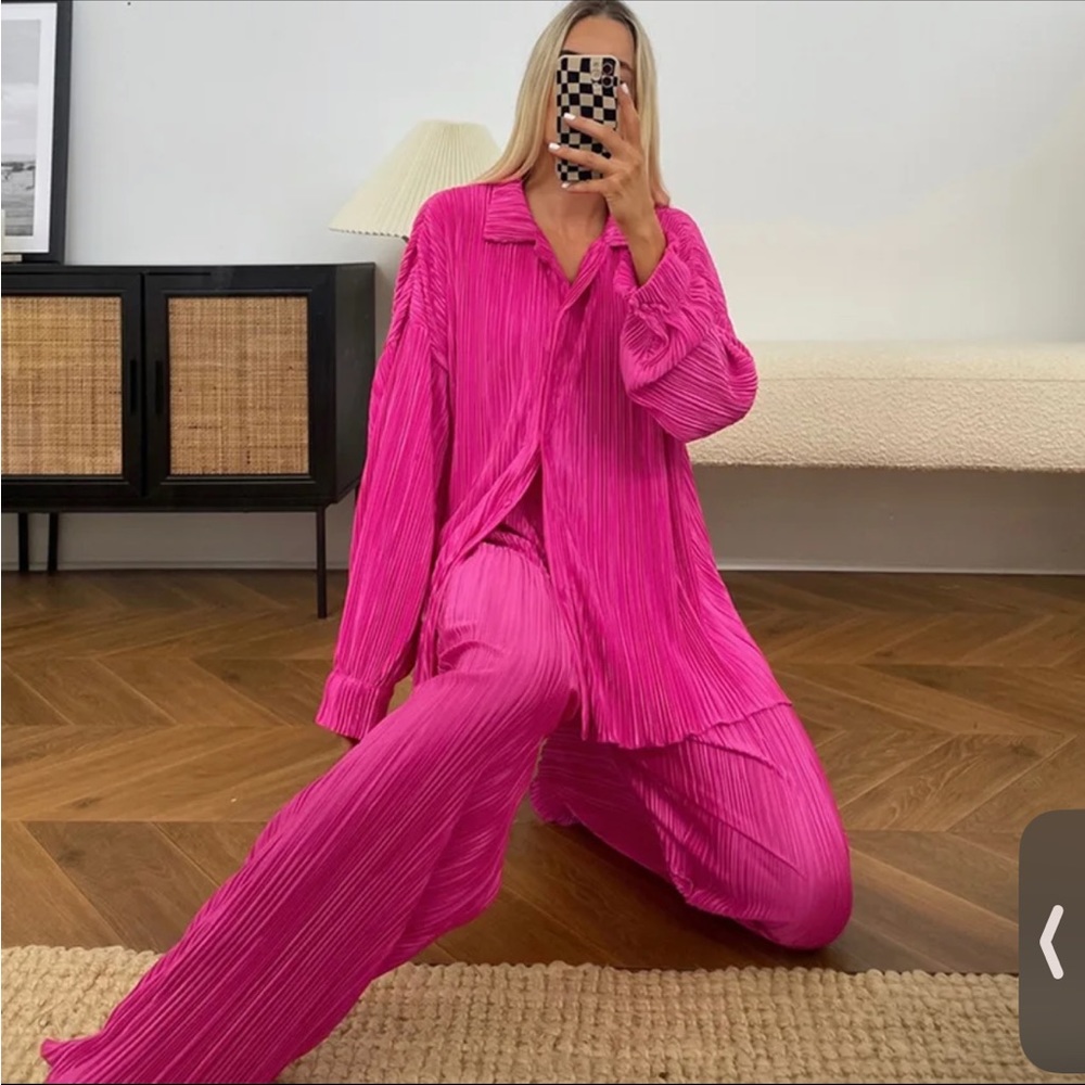 2 Piece Set - Picture 2 of 8